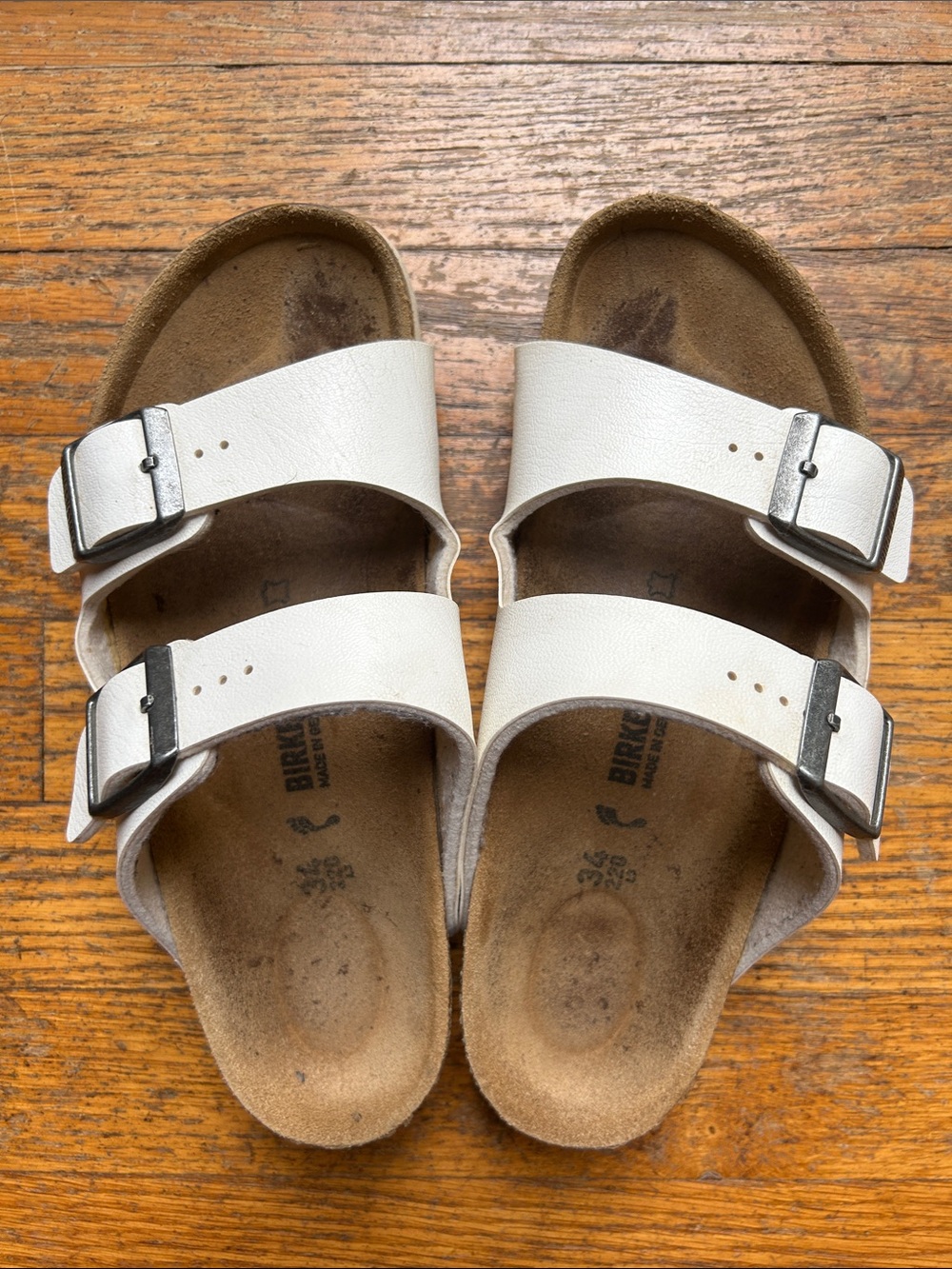 Birkenstock Arizona Sandals White EU 34 🤍